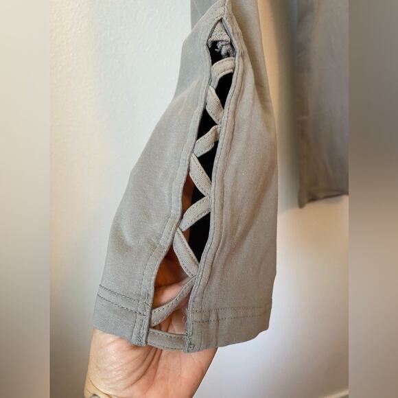 Roaman's BOHO Festival Basic Gray Elastic Waist Capri Lattice Leggings Size 2X - Picture 3 of 7